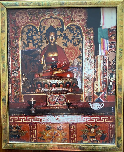 Shakyamuni Buddha in posture of witnessing earth mudra